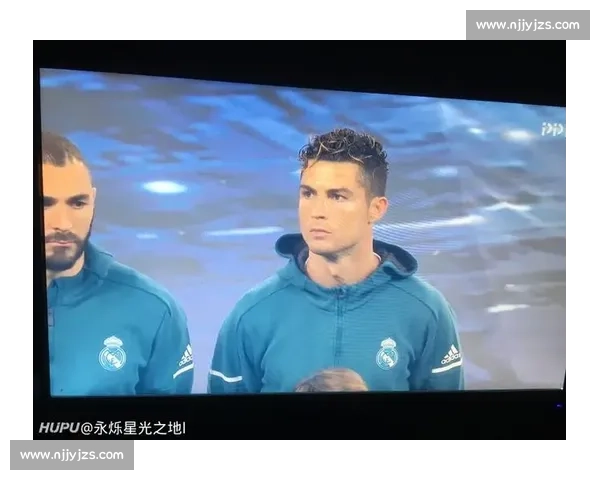 C 罗与小球迷的双向奔赴:一个拥抱里的星光与热爱 C 罗与小球迷的双向奔赴:一个拥抱里的星光与热爱