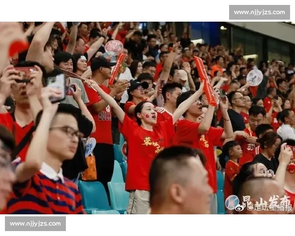 昆山台胞助威团燃爆苏超 万人赛场见证两岸情谊升温