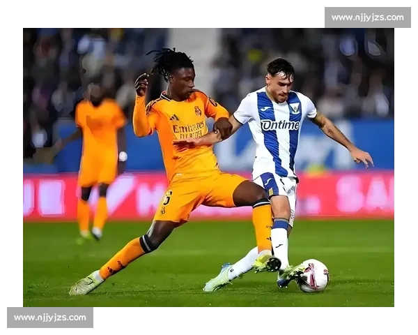 世俱杯加时惊魂！博塔弗戈错失空门，美女球迷当场暴怒